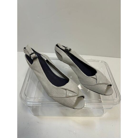 Vaneli Ivory Slingback‎ Wedges Women's Size 9.5 - Picture 1 of 6